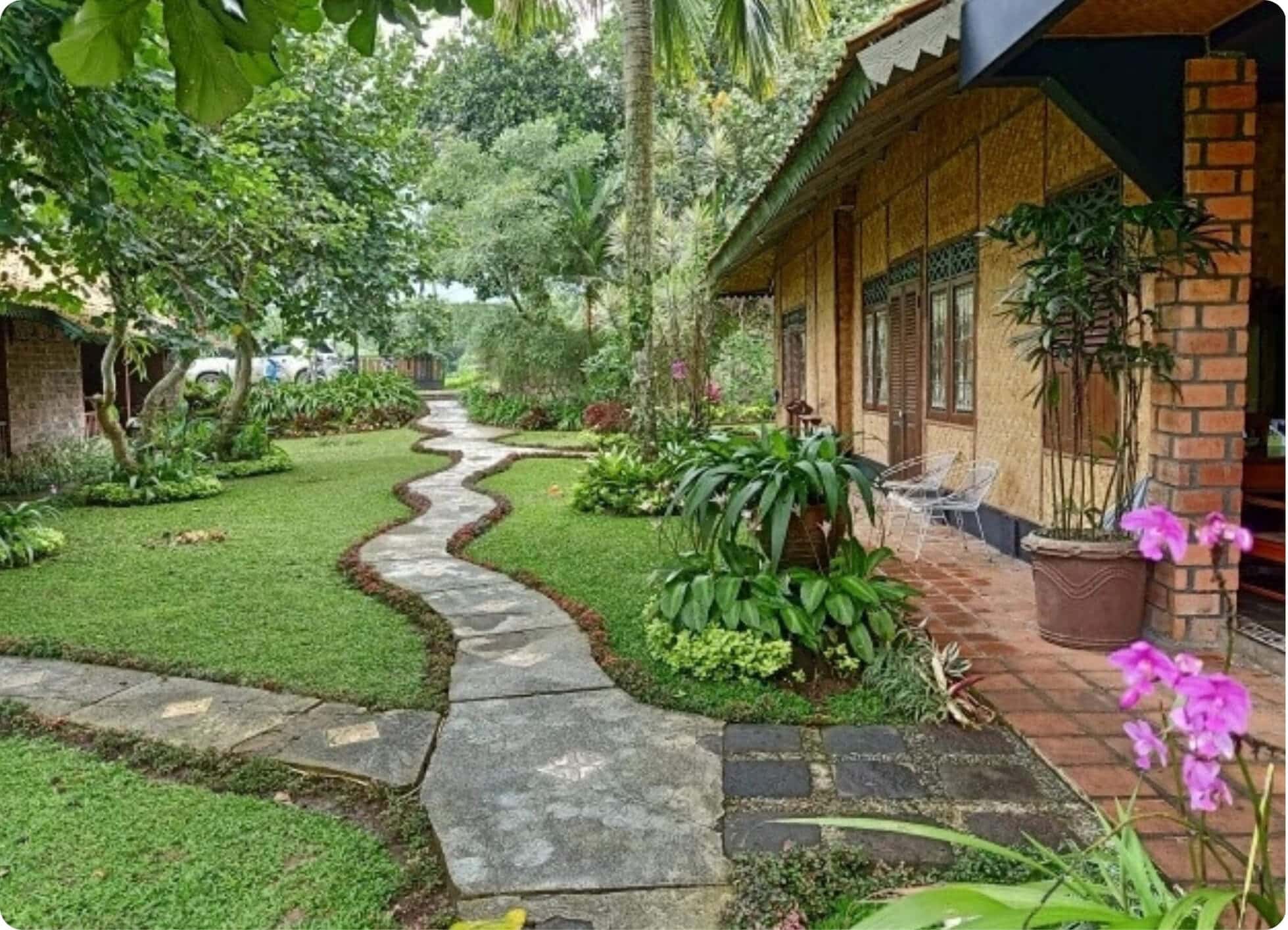 Taman dan penginapan di Katumbiri Resort