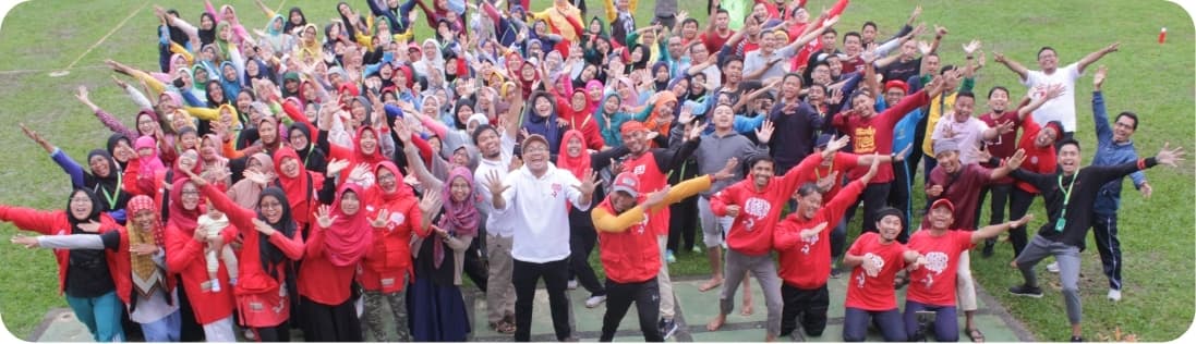 Kebersamaan peserta Kemah Dongeng dalam sesi kelompok